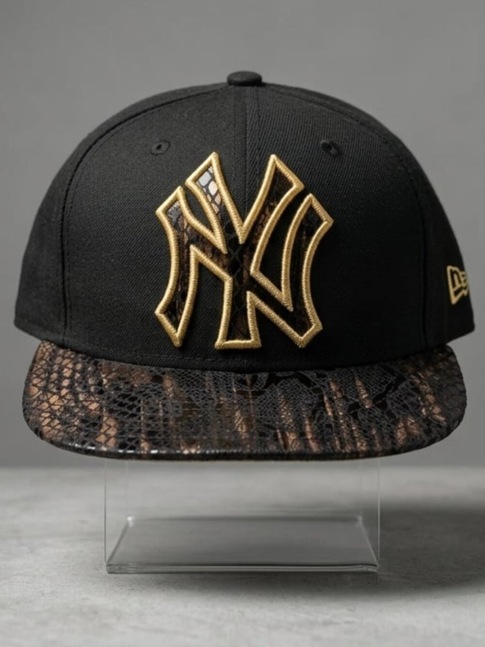 New Era Men's Gold Hat snapback  Black/snake size 7